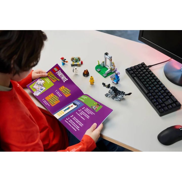 LEGO FORTNITE 77075 Peely & Sparkplug's Camp