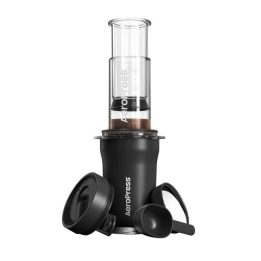 Caffettiera AeroPress Go Plus con tazza termica nera
