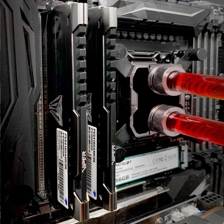 Patriot Memory Viper Steel PVS48G360C8 modulo di memoria 8 GB 1 x 8 GB DDR4 3600 MHz