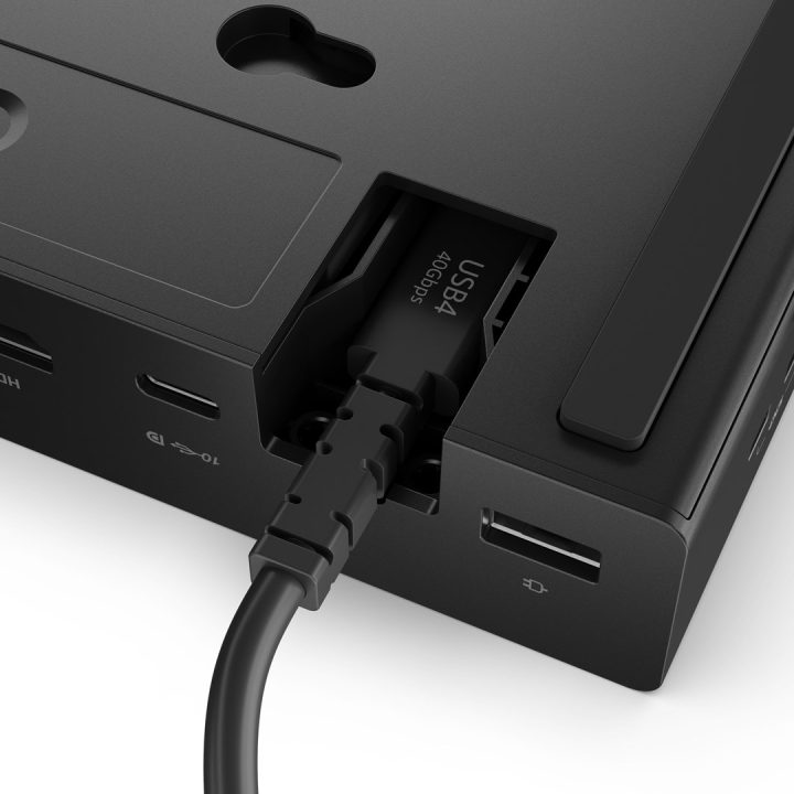 Lenovo ThinkPad USB4 Smart Dock 5500 con Alimentatore 135W Cablato Nero