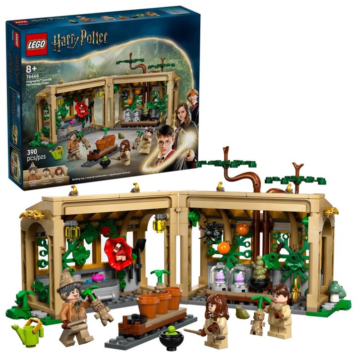 LEGO HARRY POTTER 76445 Hogwarts Castle - Herbology Class