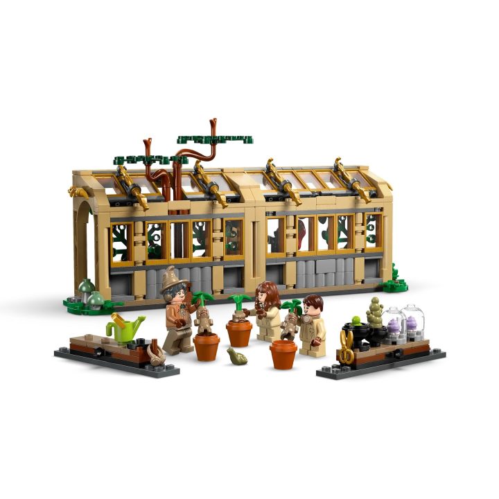 LEGO HARRY POTTER 76445 Hogwarts Castle - Herbology Class