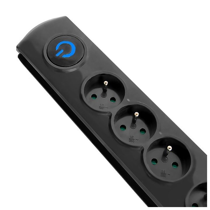 Qoltec 50104 surge protector 4 AC outlet(s) 230 V 1.5 m Black