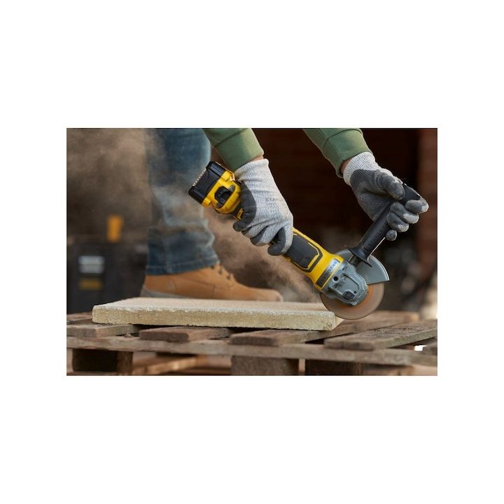 Stanley SFMCG700B angle grinder