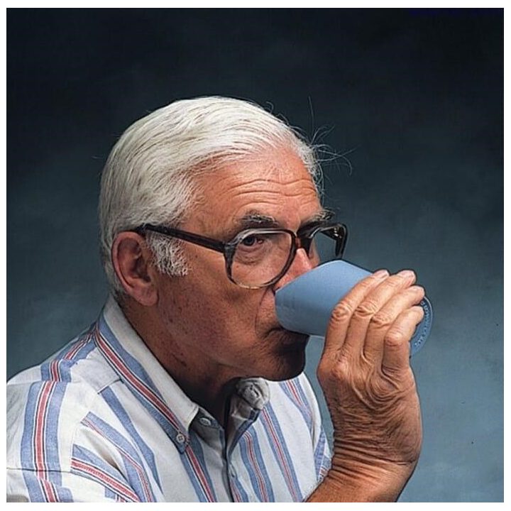 Mug with a cut-out