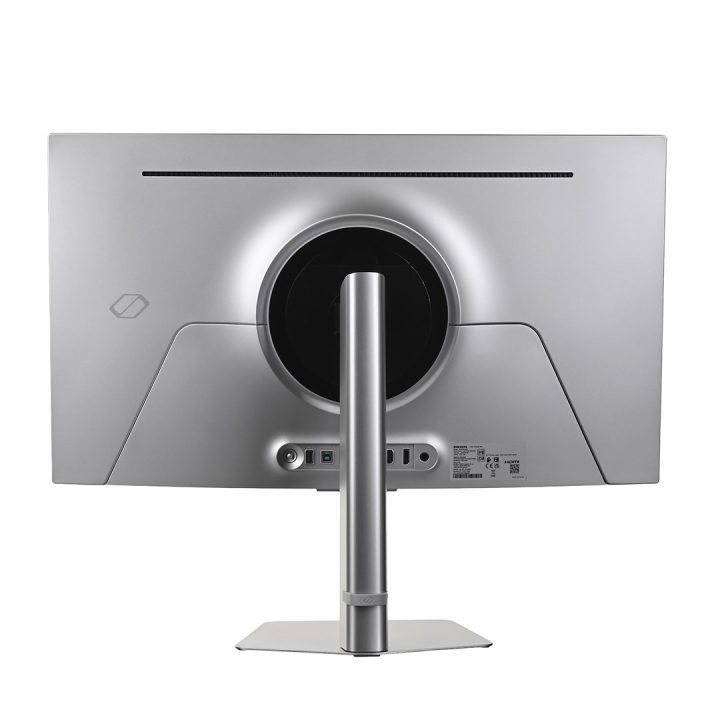 Samsung S32FG810SU computer monitor 81.3 cm (32 ) 2160 x 3840 pixels 4K Ultra HD OLED Silver