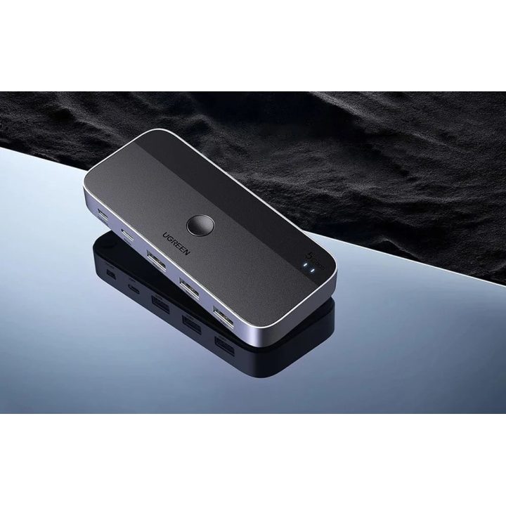 Ugreen USB 3.0 switch CM662 2×4 outputs black