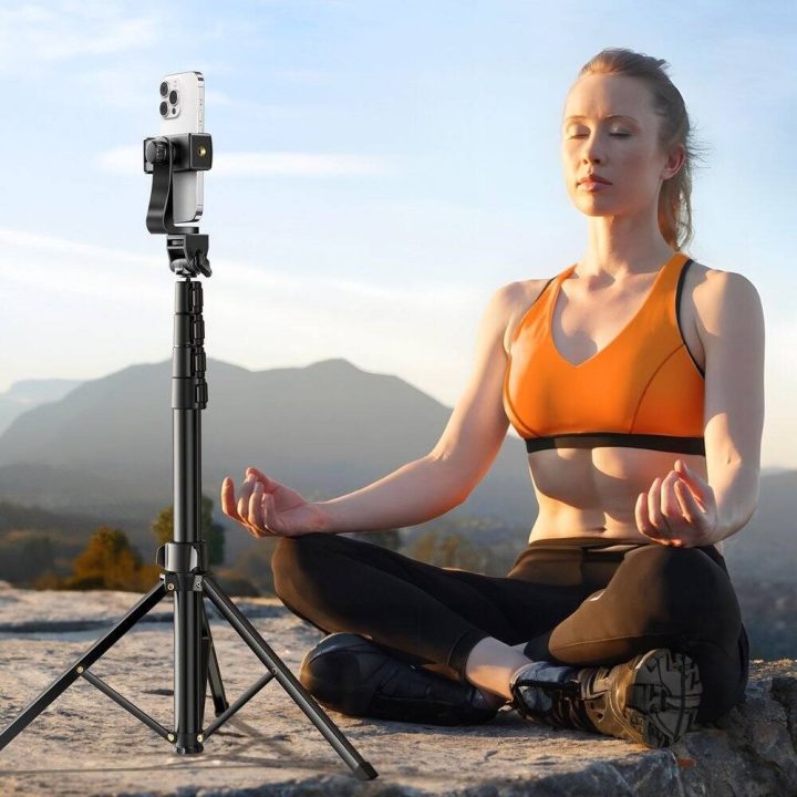 Ugreen selfie stick with stand and remote control LP680 1.8m (black)