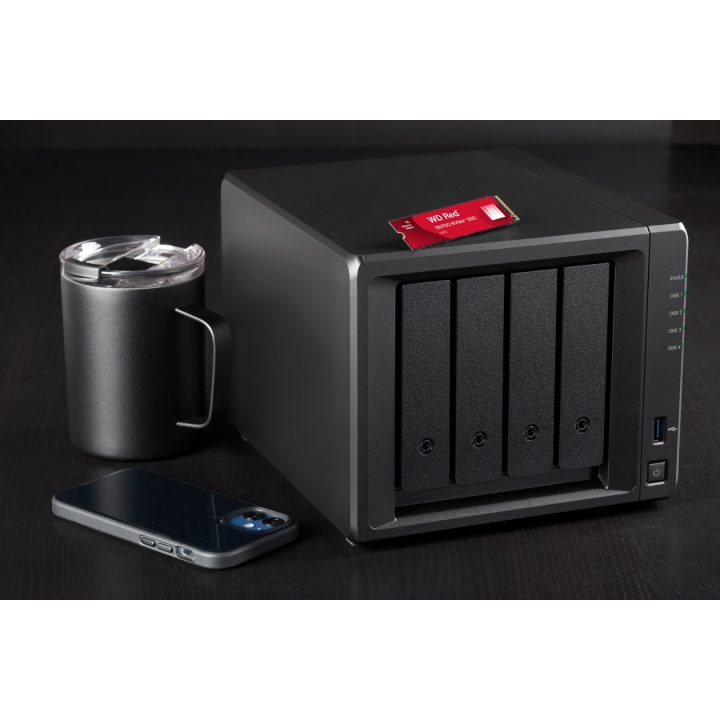 Western Digital Red WD ™ SN700 NVMe™ POWERED BY SANDISK 2 TB