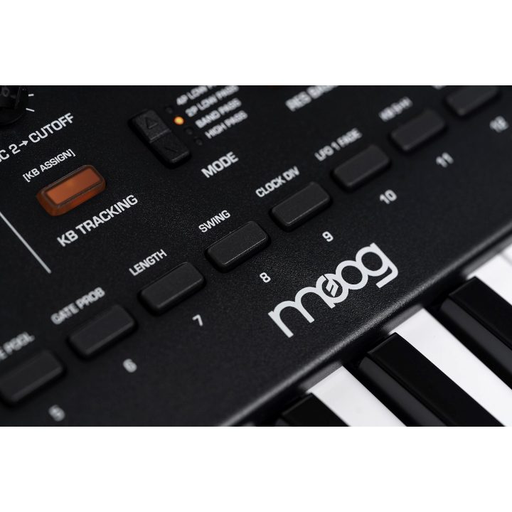 MOOG Messenger - a monophonic analog keyboard synthesizer