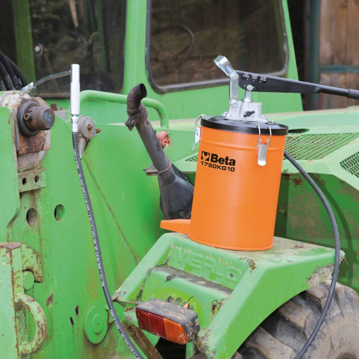 Beta 1750KG10 Ingrassatore a leva da 10 kg con tubo ad alta pressione da 2 m 017500100