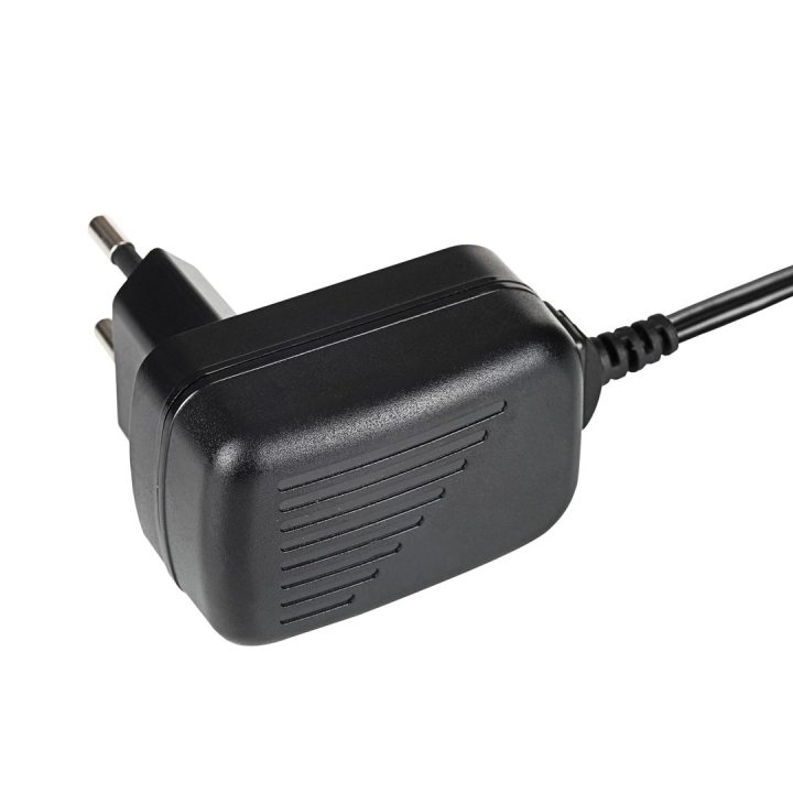 Akyga AK-TB-08 power adapter/inverter Indoor 5 W Black